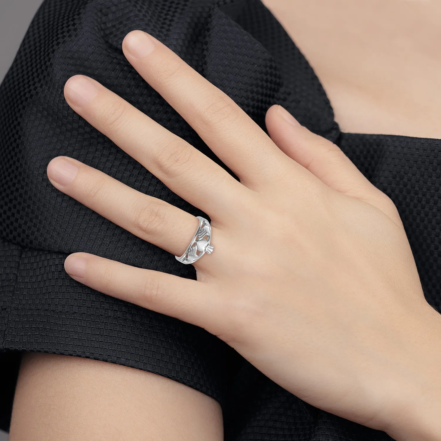 10k White Gold Ladies Claddagh Ring