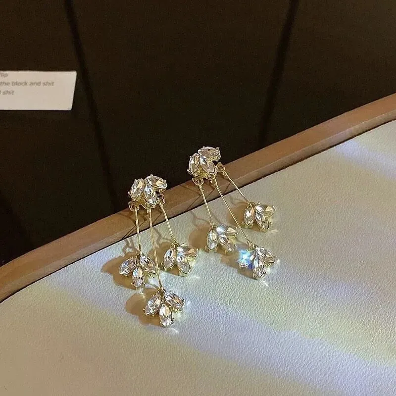 2pcs New Exquisite Maple Leaf Earrings Luxury Maple Leaf Tassel Earrings