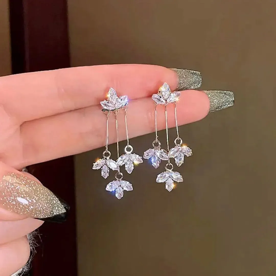 2pcs New Exquisite Maple Leaf Earrings Luxury Maple Leaf Tassel Earrings