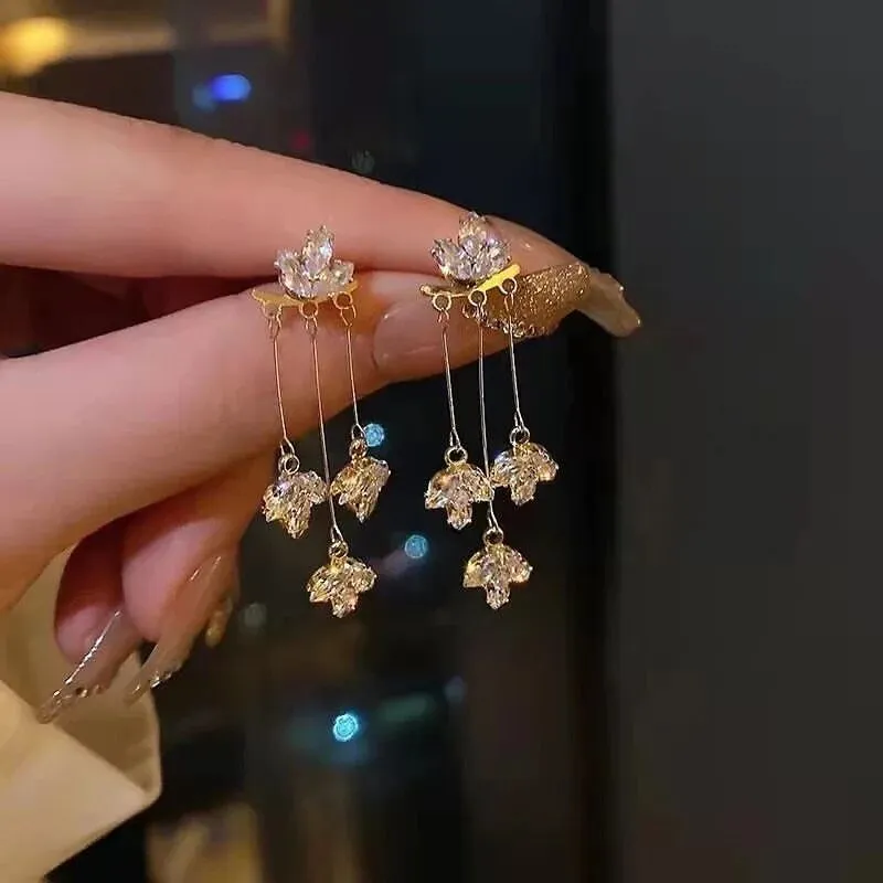 2pcs New Exquisite Maple Leaf Earrings Luxury Maple Leaf Tassel Earrings
