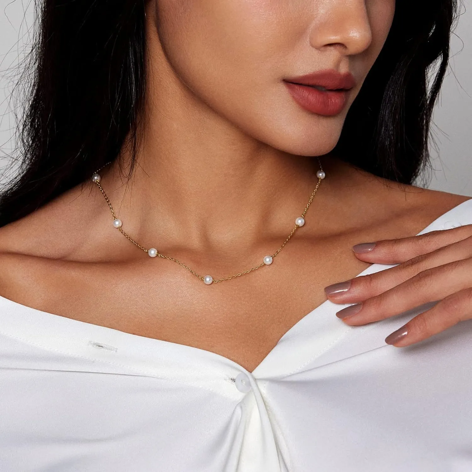 Cross Necklace for Women, Dainty 18K Gold Plated Small Cross Pendant Necklace Simple Gold Cross Necklaces for Women Trendy Gold Jewelry for Women Gift