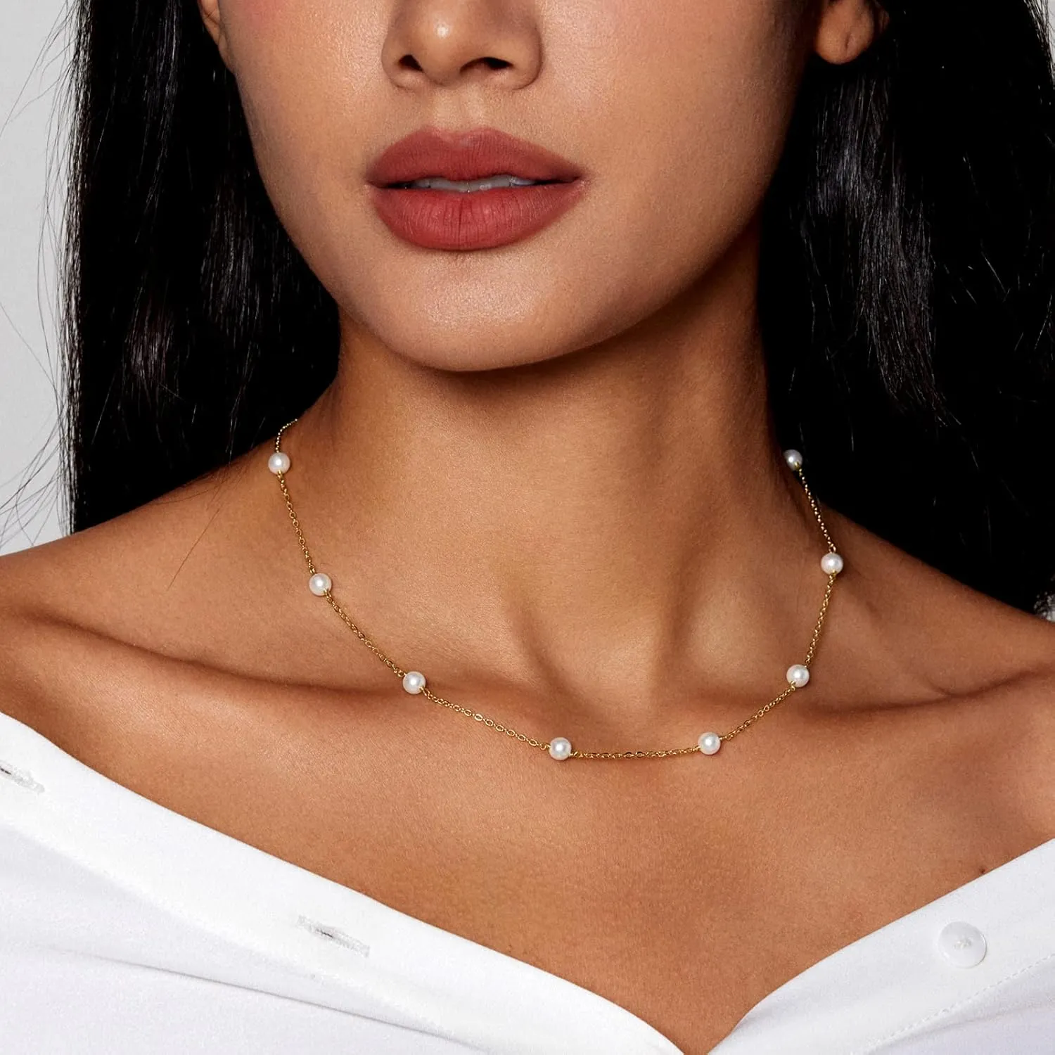Cross Necklace for Women, Dainty 18K Gold Plated Small Cross Pendant Necklace Simple Gold Cross Necklaces for Women Trendy Gold Jewelry for Women Gift