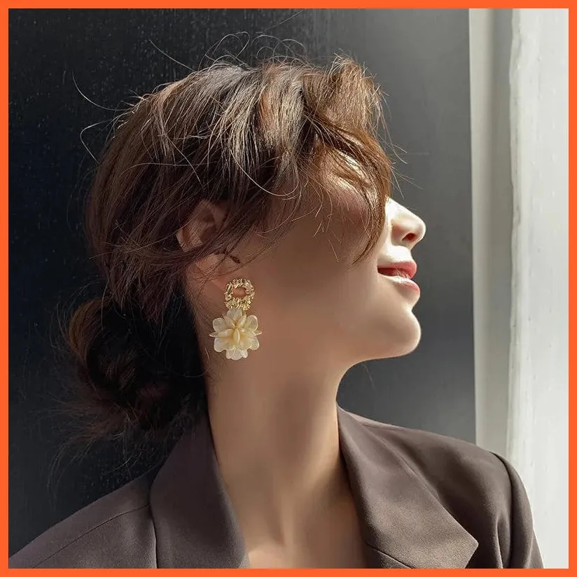 Elegant And Exquisite Acrylic Petal Pendant Earrings For Women
