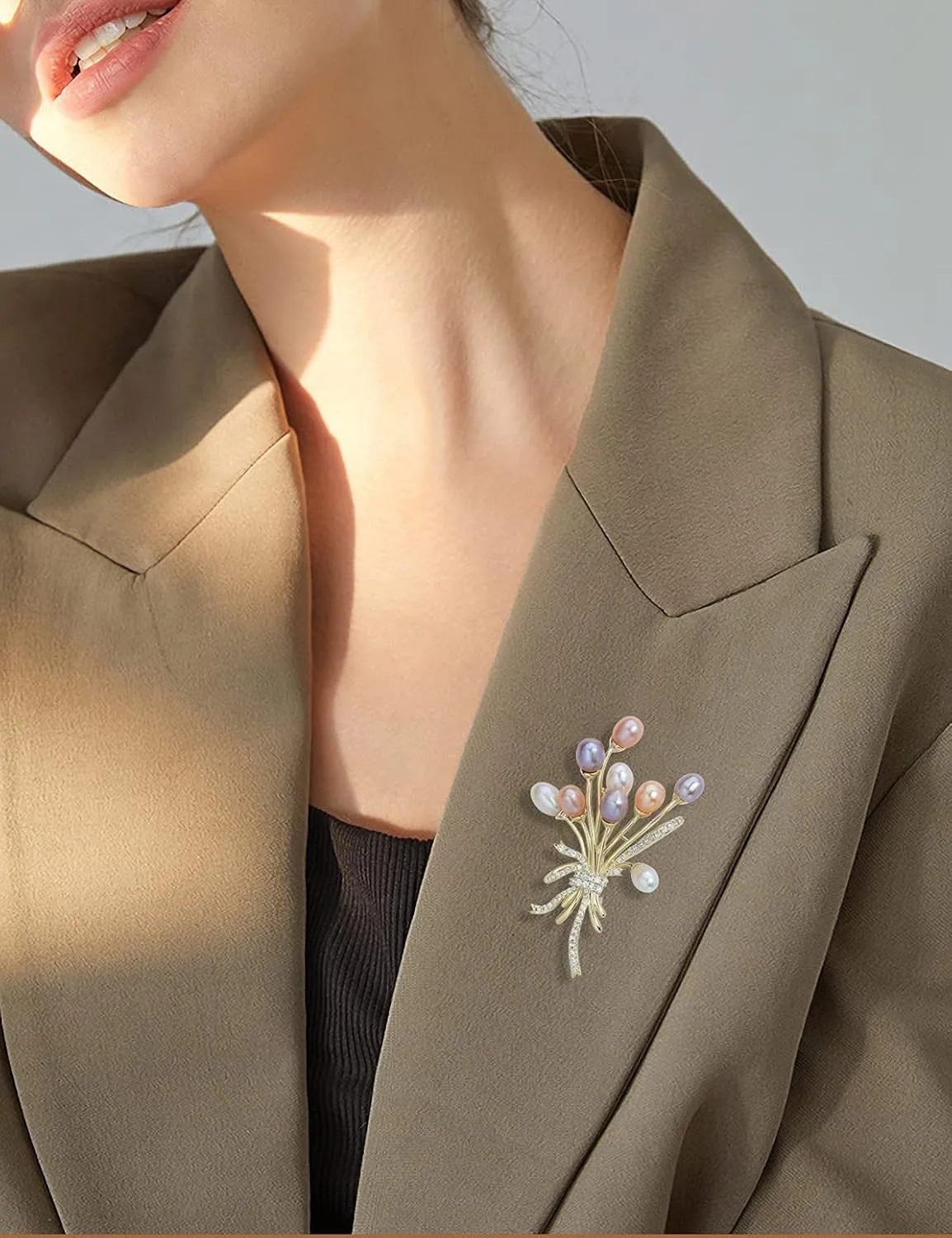 Elegant Natural Freshwater Pearl Flower Brooch Lapel Pin Crystal Leaf Garland Brooch Wedding Corsage for Women