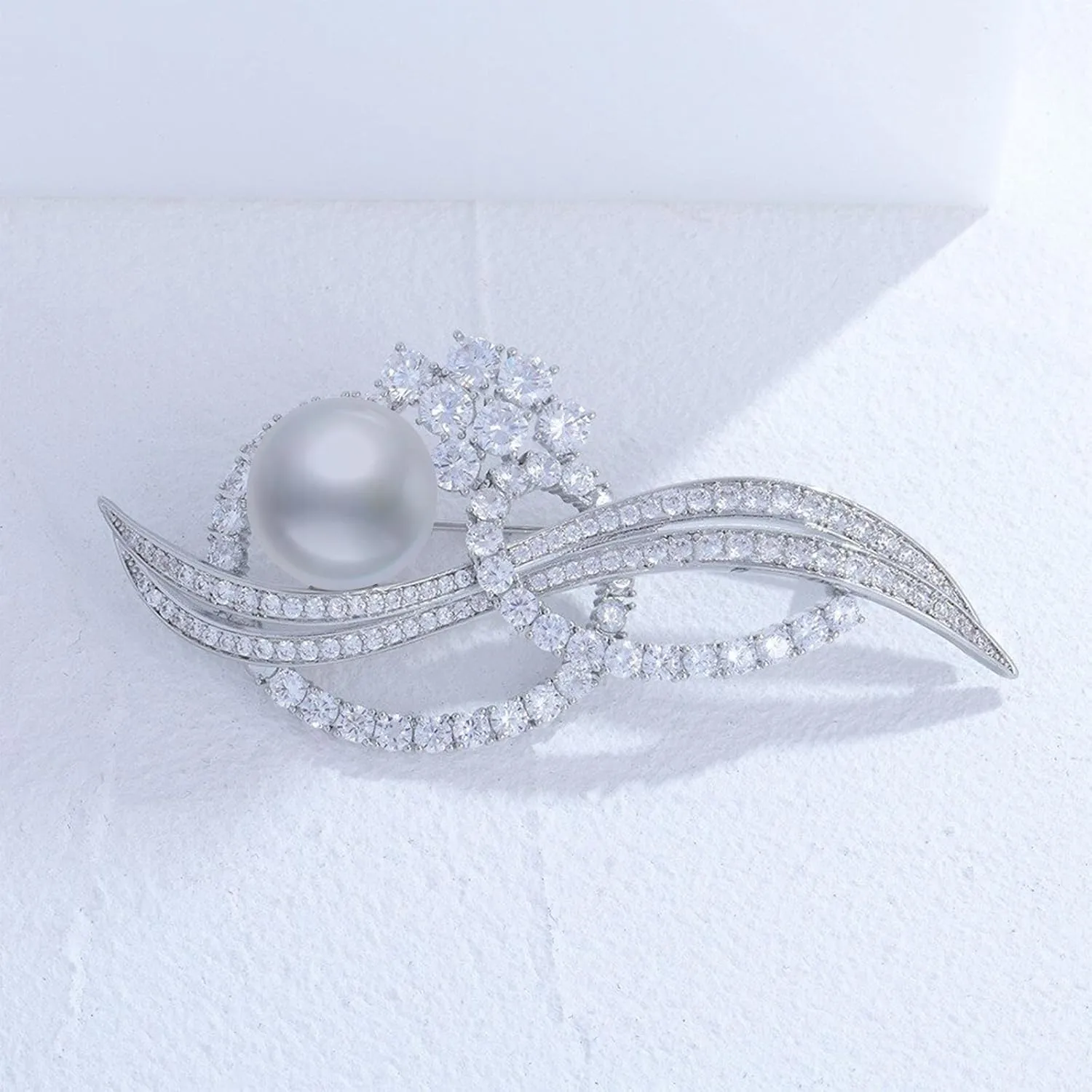 Elegant Rhinestone Brooch Plating Fashion Rhinestone Brooch Pin Dress Accessories Jewelry Birthday Graduation Jewelry Gift for Women