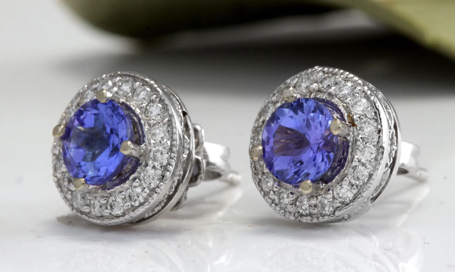 Exquisite 2.45 Carats Natural Tanzanite and Diamond 14K Solid White Gold Stud Earrings