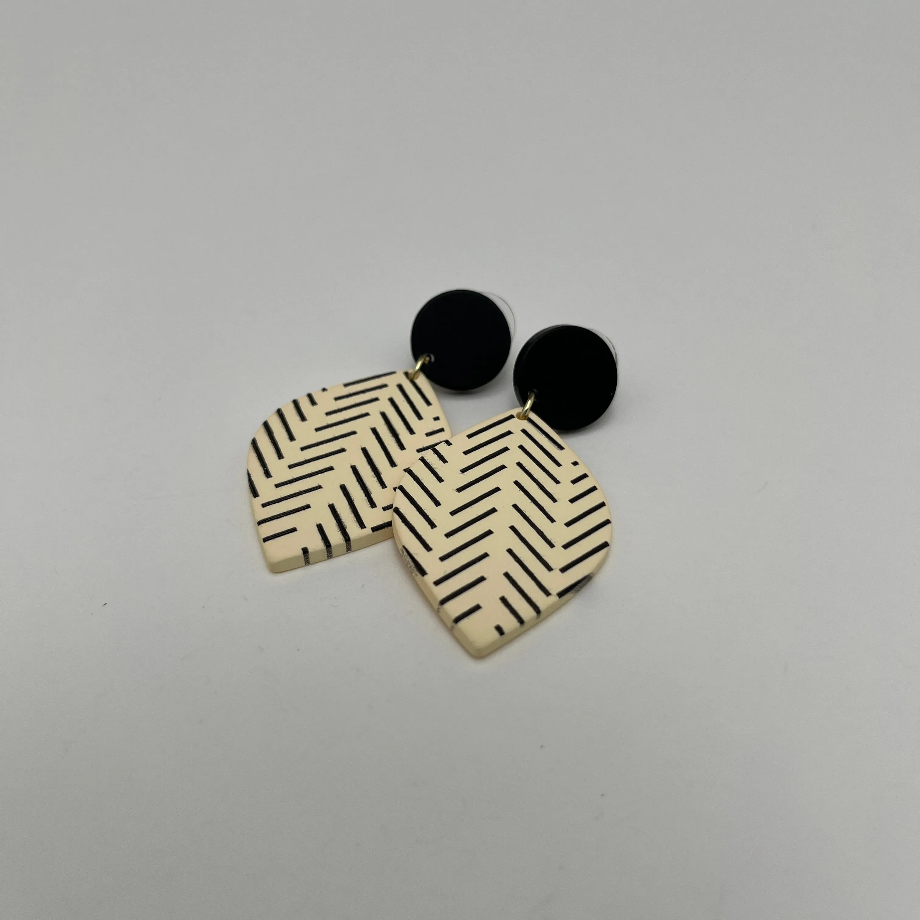 Exquisite black and white polymer clay rhombus-shaped earrings, limited stock