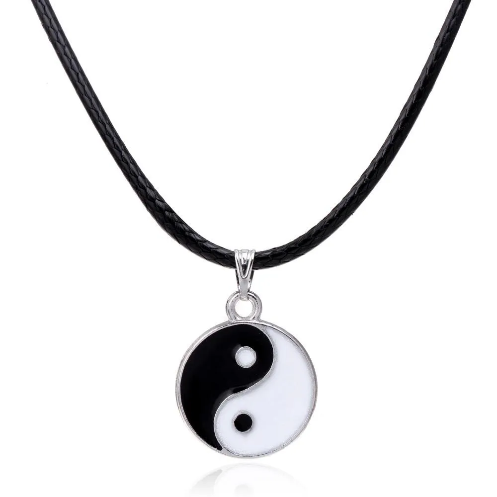 Fashion Leather Pendant Necklace