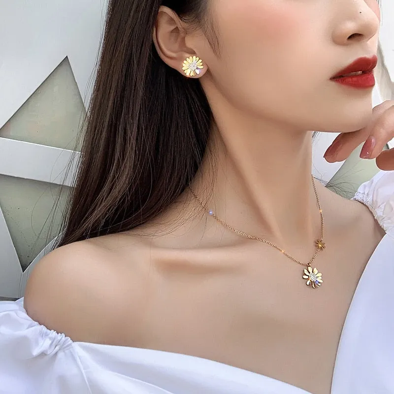 Fashion  Zircon Daisy Sun Flower Charms Chain Choker Necklaces Pendants For Women
