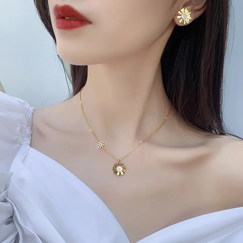 Fashion  Zircon Daisy Sun Flower Charms Chain Choker Necklaces Pendants For Women