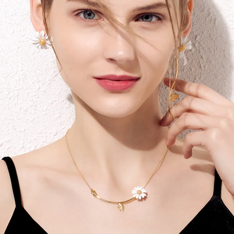 FFLACELL New Asymmetric White Enamel Daisy Flower bracelet Vintage