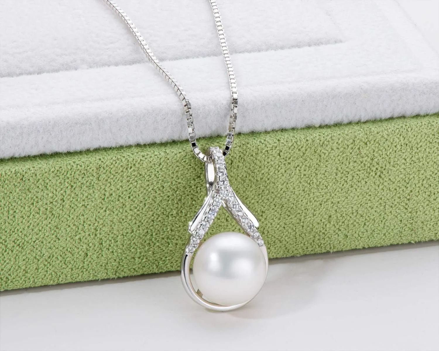 Freshwater Pearl Necklace for Women, Single White Pearl Pendant with 925 Sterling Silver Chain Pearl Jewelry Gifts for Mom Wife