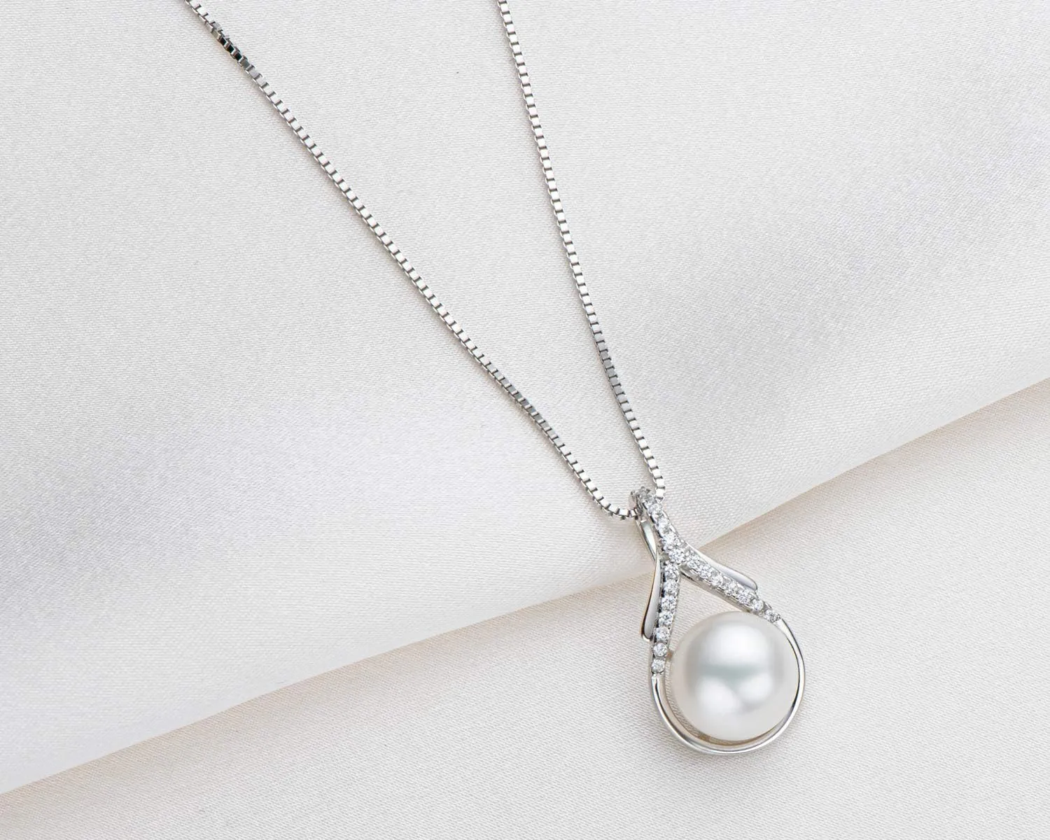 Freshwater Pearl Necklace for Women, Single White Pearl Pendant with 925 Sterling Silver Chain Pearl Jewelry Gifts for Mom Wife