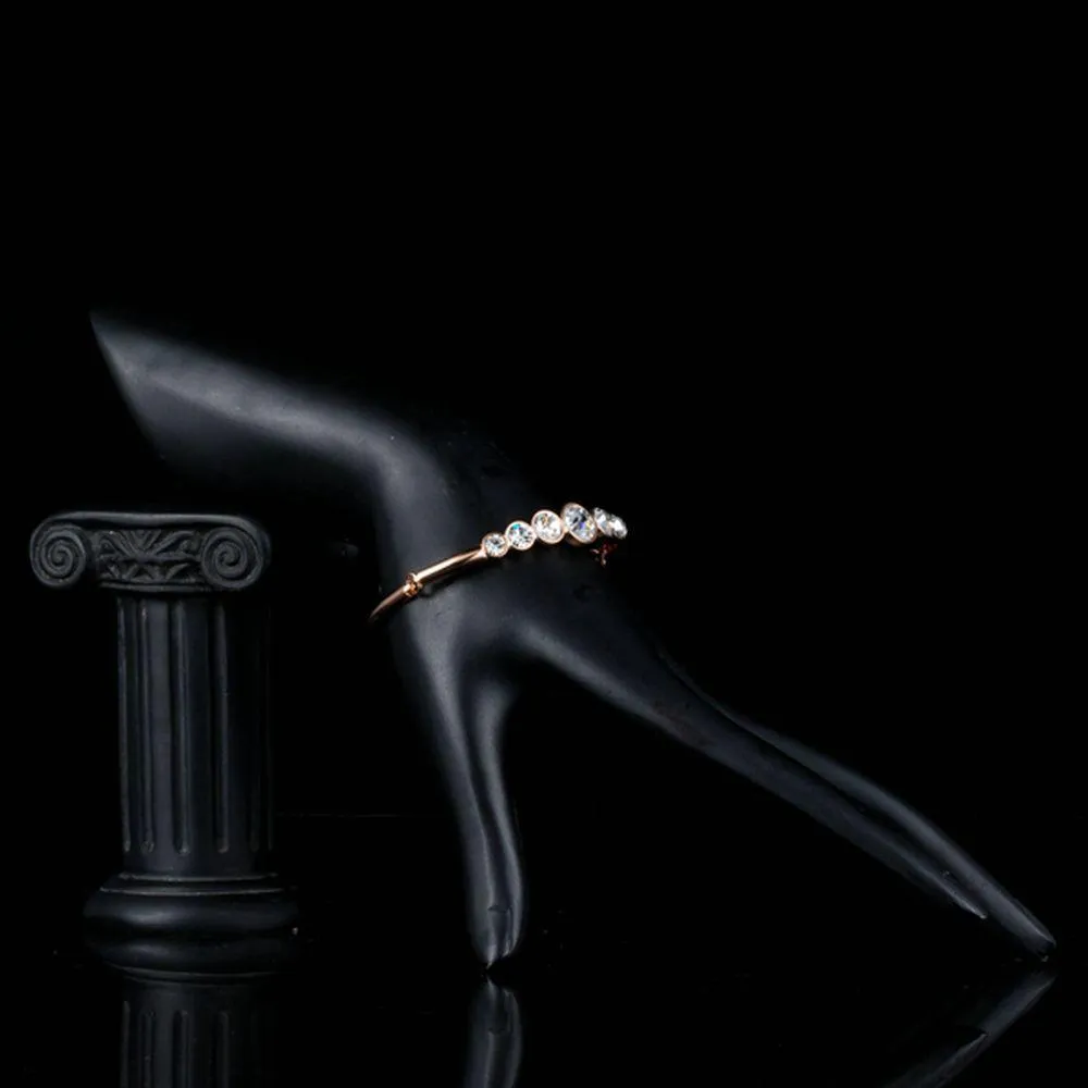 Lightweight Round Crystals Bangle