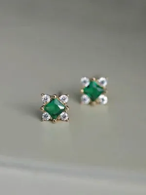 New Small Retro Exquisite Niche Mini Earrings