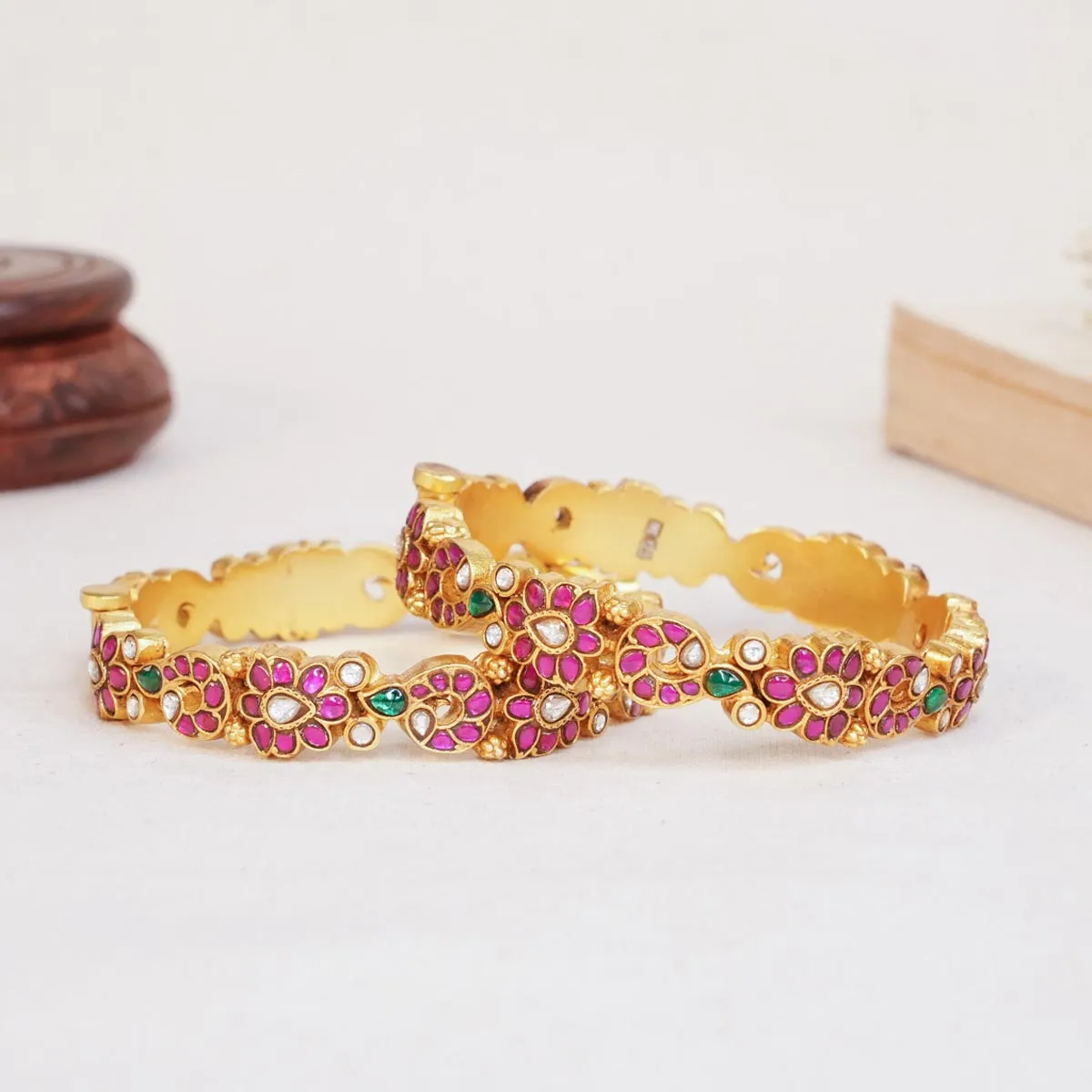 Nihashini Kundan Pair Bangle