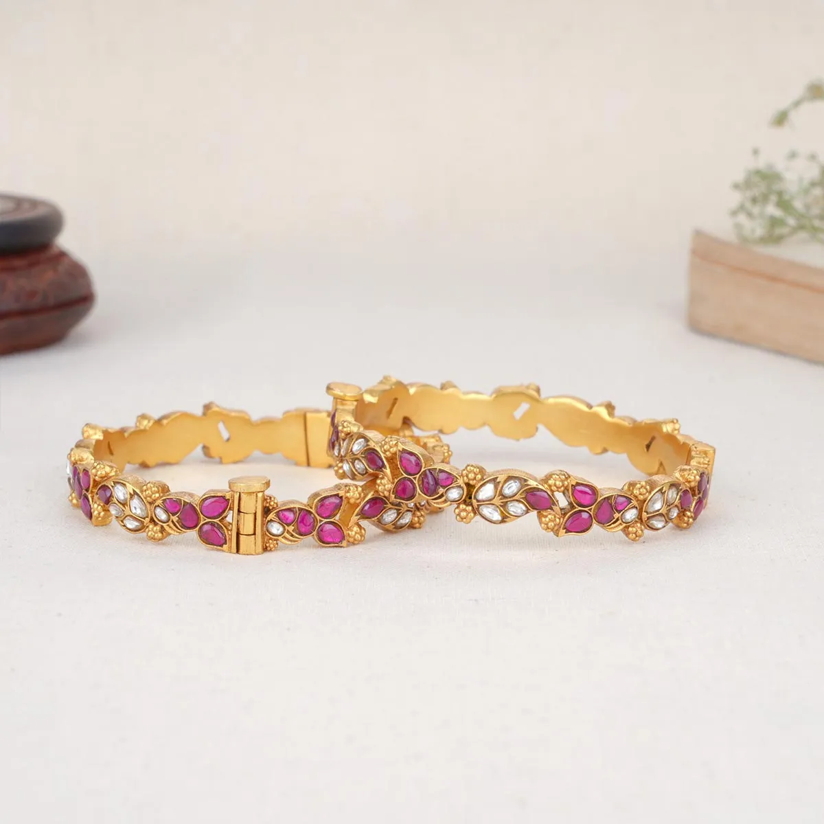 Revisha Kundan Pair Bangle