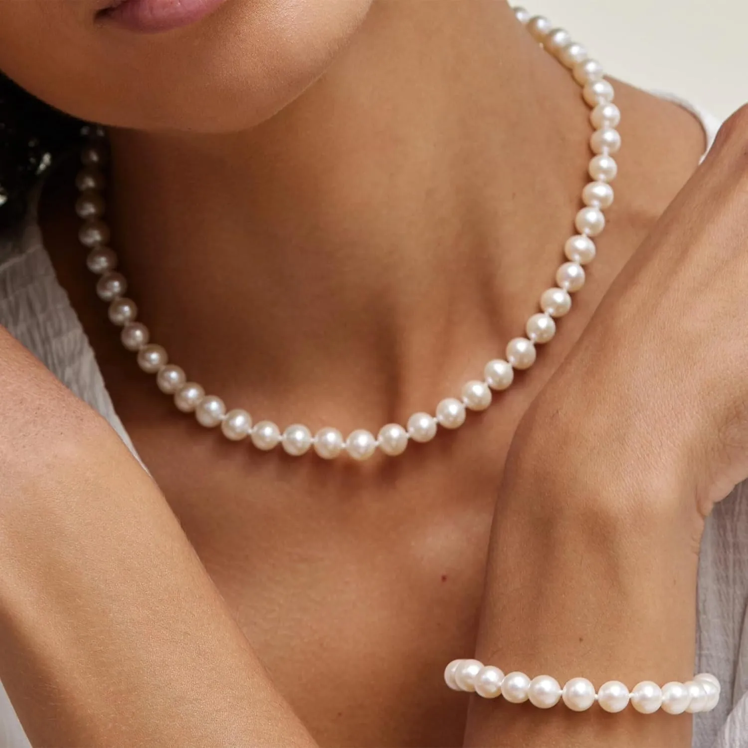 Senteria Pearl Necklaces for Women Dainty Pearl Choker Necklace for Women Men Wedding Gifts for Brides Bridesmaid 8mm Hand Knotted Pearl Strand With Fine Gifts Box