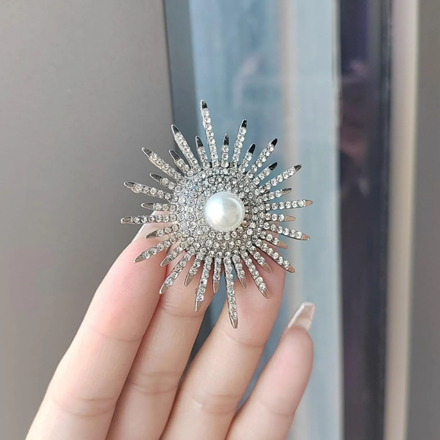 Sunflower Brooch Pins Sunflower Pearl Brooch for Women Sunflower Rhinestone Brooches Pins Flower Broochs Pins Pearl Pines for Clothes Lapel Badge Brooches Pines for Lanyards Backpacks Clothes Hats Jackets