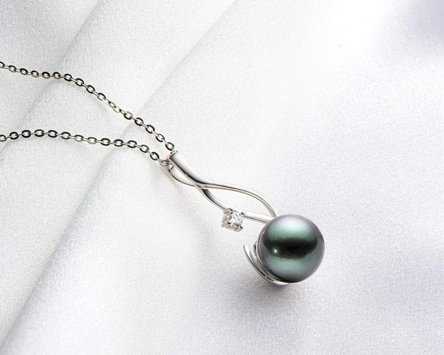 Tahitian Black Pearl Necklace for Women Genuine 9-10mm Round Tahitian Cultured Pearls Pendant 18K Gold Plated 925 Sterling Silver - Jewelry Gifts for Mom Wife Daughter