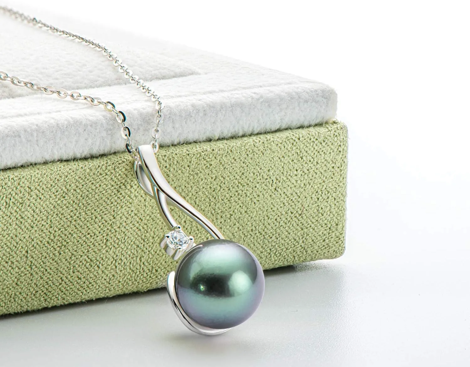 Tahitian Black Pearl Necklace for Women Genuine 9-10mm Round Tahitian Cultured Pearls Pendant 18K Gold Plated 925 Sterling Silver - Jewelry Gifts for Mom Wife Daughter