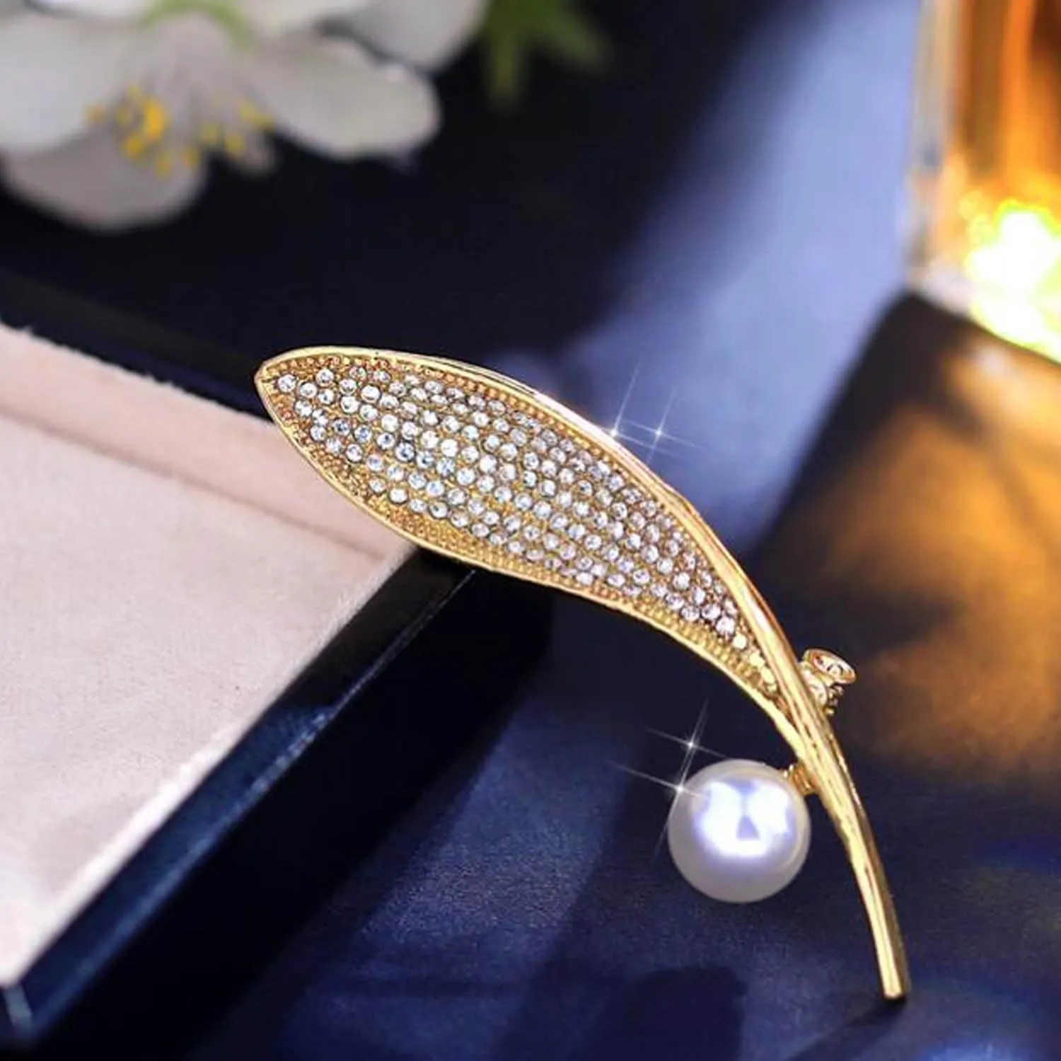 Vintage Pearl Leaves Brooches Green Enamel Paint Plant Flowers Statement Brooch Pins Fashion Jewelry Accessories for Women Girl Gift