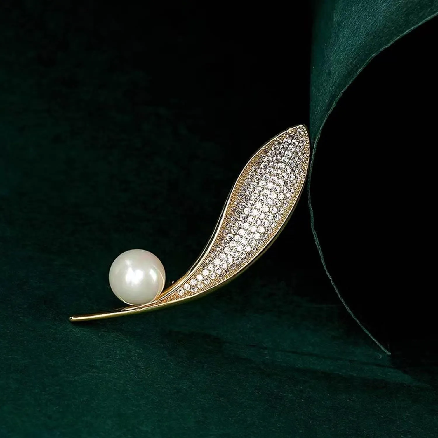 Vintage Pearl Leaves Brooches Green Enamel Paint Plant Flowers Statement Brooch Pins Fashion Jewelry Accessories for Women Girl Gift