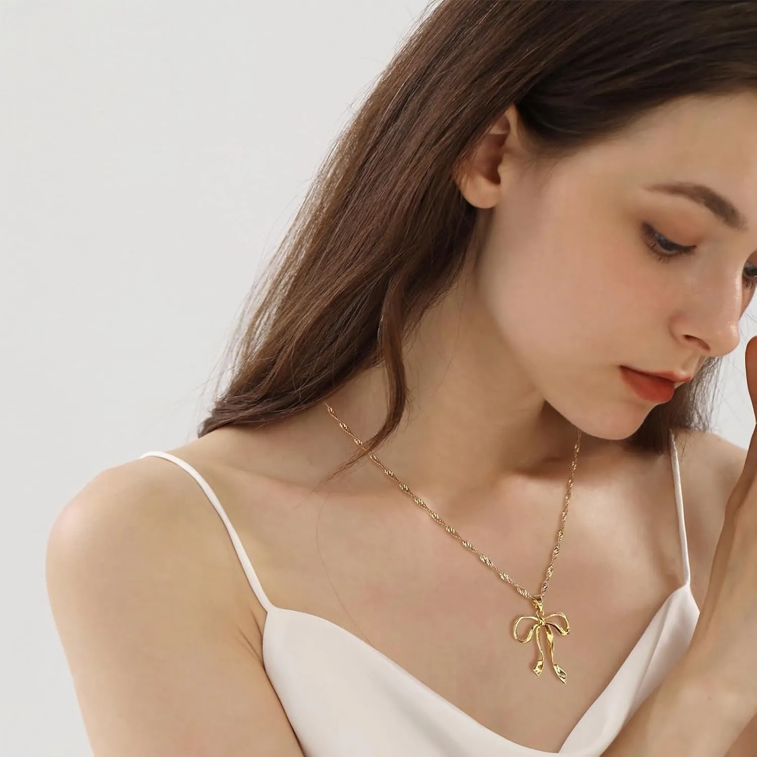 WOWORAMA Gold Bow Necklace for Women Dainty Bowknot Pendant Necklace Trendy Ribbon Bow Choker Necklace Adjustable Chain Bow Necklace Jewelry